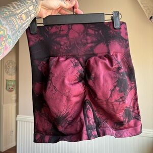 New Medium Amazon Butt Scrunch Burgundy Tie-Dye Athletic Shorts